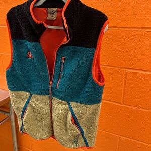 Nike ACG Vintage Sherpa Fleece Vest in Men's Size Small